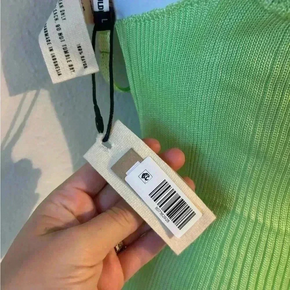 ISA BOULDER
Green‎ Distressed Jelly Tank - Picture 4 of 6